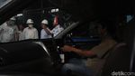 Foto: Menhub Tinjau Uji KIR Taksi Online
