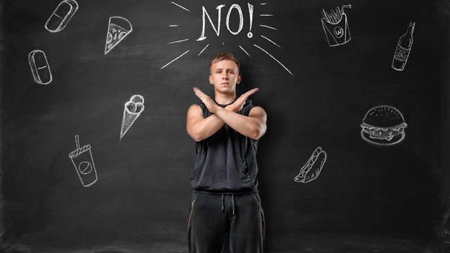 5 Kesalahan Makan di Malam Hari yang Bikin Perut Susah Six Pack