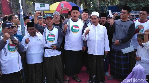 Wali Kota Kediri ikut jalan sehat bersarung/