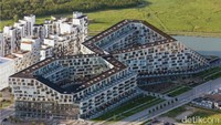 8 House (2007-11) karya arsitek Bjarke Ingels Group (BIG) di Kopenhagen Denmark. 8 House merupakan kompleks perumahan serbaguna ketiga yang dirancang oleh arsitek Bjarke Ingels. Seperti namanya, bangunan ini membentuk angka 8. Apartemen ini dilengkapi dengan ruang terbuka untuk umum guna mendorong interaksi sosial penghuninya.