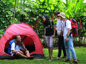 Sensasi Kamping di Pasar Karetan Radja Pendapa