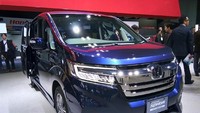 Honda Step Wagon SPADA tergres ini sudah mulai dijual di Jepang pada akhir September 2017, dengan harga sekitar Rp 342 juta. Perubahan model minor di antaranya pada desain eksterior dan tipe hybrid baru yang dilengkapi dengan sistem hybrid dua motor Honda Sport Hybrid i-MMD * 1. (Foto: Andi Sururi)