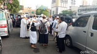 Juru Bicara Front Pembela Islam (FPI) sekaligus Ketua Presidium Alumni 212 Slamet Maarif, memberi pidato di acara salat Subuh berjamaah