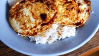 Telur dadar atau telur ceplok? Keduanya sama-sama enak dinikmati hanya dengan nasi putih dan kecap. Mantap dan mengenyangkan! Foto: Istimewa