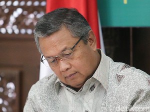 Momen Emosional Gubernur BI saat Bahas Corona dengan DPR