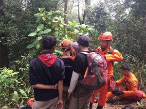 Tim SAR Temukan Topi Diduga Milik Titing yang Hilang di Lembang
