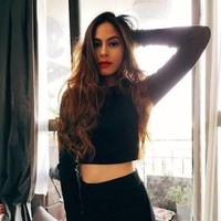 Valerie Thomas adalah putri bungsu Ina Thomas dan Jeremy Thomas. Valerie kini juga populer seperti kedua orangtuanya setelah membintangi serial Anak Artis. Dengan wajah cantiknya itu, Valerie pun terjun ke bisnis kecantikan, merilis rangkaian lipstik matte. Foto: Dok. Instagram