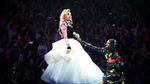 Penampilan Energik Lady Gaga di Joanne World Tour