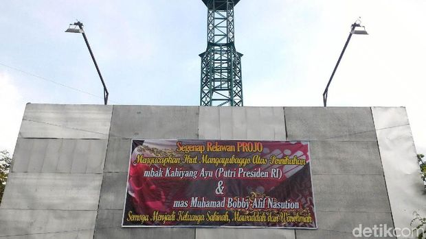 Spanduk ucapan selamat di Asrama Haji