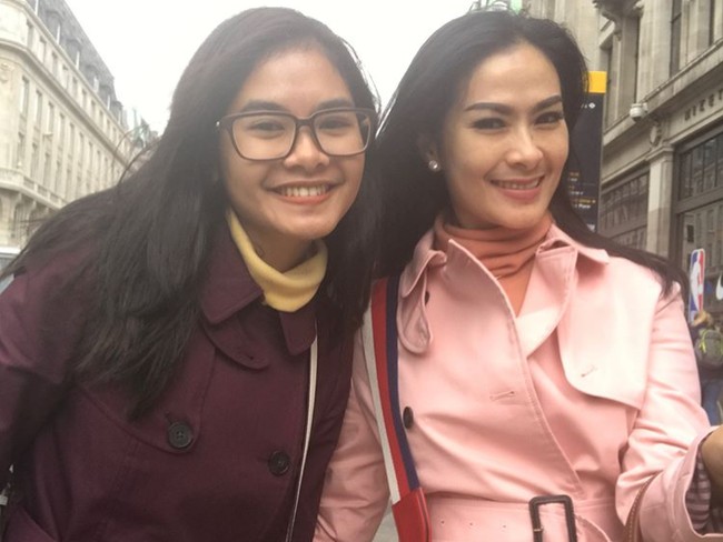 Gadis kelahiran 14 Juni 1998 ini bernama Salsadhilla Juwita. Kecantikannya setara dengan ibunya pedangdut Iis Dahlia. Salsa juga memiliki suara yang merdu seperti sang ibu. Foto: Dok. Instagram