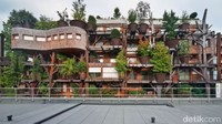 25 Verde (2007-13) karya arsitek Luciano Pia di Turin, Italia. Bangunan ini memiliki teras yang tertutup pepohonan. Terlihat sangat asri jika dibandingkan dengan apartemen-apartemen yang ada sebelumnya. Di dinding tertanam sekitar 150 pohon untuk membantu mengurangi polusi udara, memberikan keteduhan dan meredam kebisingan bagi penduduk.