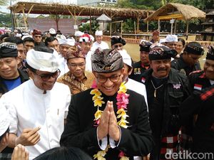 Resmikan Pura, Anies Janji Fasilitasi Ngaben Umat Hindu di Jakarta