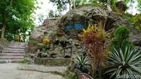 Selain itu, ada beberapa tour guide yang akan menemani traveler secara gratis berkeliling Kalibiru. Mau coba ke sana? (Shinta/detikTravel)