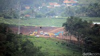 Pembangunan stasiun kereta cepat ini dimulai di Walini, Kabupaten Bandung Barat, Jawa Barat. Lokasinya berada di lahan milik PT Perkebunan Nusantara (PTPN) VIII, Kebun Panglejar Bagian Maswati. Begini penampakannya. 