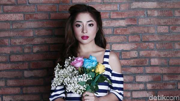 Senyum Merekah Nikita Willy Senyum Merekah Nikita Willy