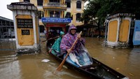 Komite Pengarah Pencegahan Bencana mencatat 626 rumah rusak parah dan membuat 30.000 orang mengungsi. (Foto: Dok. REUTERS/Kham)
