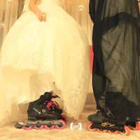 Unik, Pasangan Arab Ini Menikah Pakai Sepatu Roda