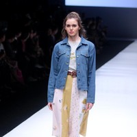Rancangan busana terbaru dari Alex[a]lexa dengan mengusung tema Art School di Jakarta Fashion Week 2018, Senayan City, Jakarta, Rabu (25/10/2017). Foto: Mohammad Abdhu/Wolipop