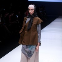 Koleksi terbaru dari brand Kami Idea yang kini berganti nama menjadi KAMI mengusung tema Cacti di Jakarta Fashion Week 2018, Senayan City, Jakarta, Rabu (25/10/2017). Foto: Mohammad Abduh/Wolipop