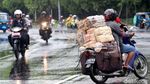 Bahaya! Aksi Nekat Pengendara Lawan Arah di Kemayoran