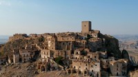 Foto: Apalagi kawasan sekitar Colobraro di selatan Italia itu memang didominasi dengan padang luas dan kota mati seperti Craco, yang masih dikaitkan dengan hal-hal mistis (Elisabetta Abrami/BBC)