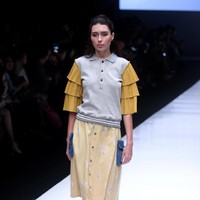 Rancangan busana terbaru dari Alex[a]lexa dengan mengusung tema Art School di Jakarta Fashion Week 2018, Senayan City, Jakarta, Rabu (25/10/2017). Foto: Mohammad Abdhu/Wolipop