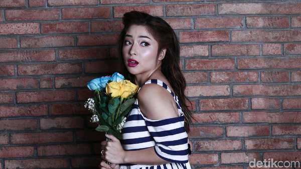 Senyum Merekah Nikita Willy Senyum Merekah Nikita Willy