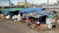 Penghuninya adalah mereka yang ber-KTP di luar DKI Jakarta. Foto: Agung Pambudhy