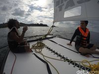 Cara Nikmati Pantai Pulau Bintan: Sailing Board