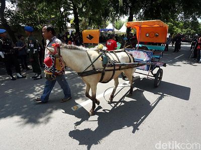 Moge hingga Andong di Simulasi Kirab Pernikahan Kahiyang-Bobby