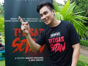 Foto Bareng Feni Rose, Gracia Indri dan Ely Sugigi, Salma Diingatkan Baim Wong