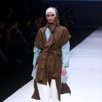 Koleksi terbaru dari brand Kami Idea yang kini berganti nama menjadi KAMI mengusung tema Cacti di Jakarta Fashion Week 2018, Senayan City, Jakarta, Rabu (25/10/2017). Foto: Mohammad Abduh/Wolipop