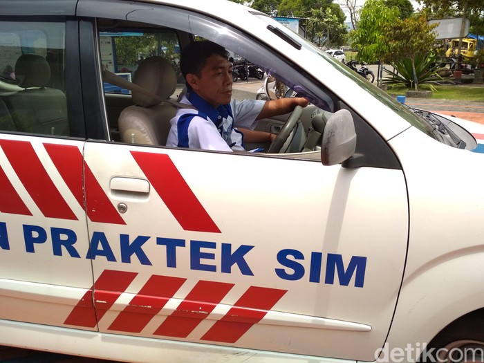 Difabel Petugas Uji Praktik SIM