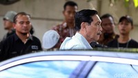 Luhut tiba di Graha Saba Buana, Jl Letjen Suprapto, Kota Surakarta, sekitar pukul 09.40 WIB.