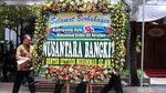 Karangan Bunga untuk Kahiyang-Bobby Diperiksa X-Ray