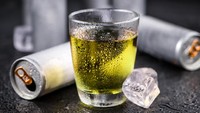 Minuman berenergi selain tinggi kafein dan kalori, juga sangat banyak mengandung gula. Satu kaleng minuman berenergi bisa mengandung hingga 83 gram gula, atau setara dengan 21 sachet gula. (Foto: ilustrasi/thinkstock)