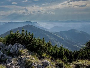 Patung Alat Kelamin Misterius di Puncak Gunung Austria
