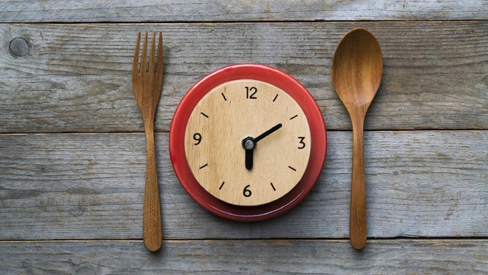 Ada alasan khusus mengapa makan terlalu malam dapat mengacaukan diet yang sedang Anda jalani. Foto: ilustrasi/thinkstock Ada alasan khusus mengapa makan terlalu malam dapat mengacaukan diet yang sedang Anda jalani. Foto: ilustrasi/thinkstock