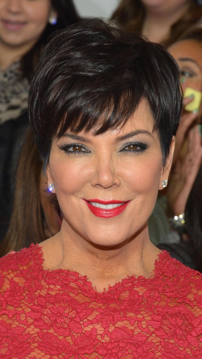 Wajah awet muda Kris Jenner tak jauh dari gosip operasi plastik dan botox. Banyak yang menduga kulit kencangnya itu hasil dari botox.  Foto: dok. Getty Images