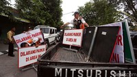 Jalan tersebut merupakan lokasi gedung Graha Saba Buana, Solo, yang akan menjadi tempat proses pernikahan Kahiyang-Bobby.