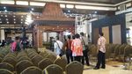 Begini Proses Pembuatan Dekorasi Pernikahan Kahiyang-Bobby
