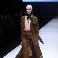 Koleksi terbaru dari brand Kami Idea yang kini berganti nama menjadi KAMI mengusung tema Cacti di Jakarta Fashion Week 2018, Senayan City, Jakarta, Rabu (25/10/2017). Foto: Mohammad Abduh/Wolipop