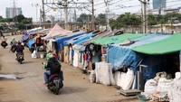 Begini penampakan gubuk-gubuk yang ada di Jalan Tenaga Listrik, Tanah Abang, sebelum ditertibkan. Foto: Agung Pambudhy