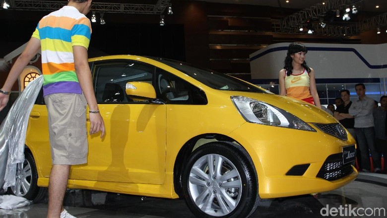 Gambar Mobil Brio Warna Kuning golek gambar