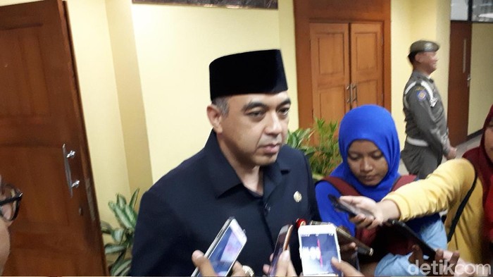Bupati Tangerang Ahmed Zaki Iskandar