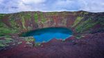 Foto: Danau Ini Dikelilingi Batuan Merah Langka