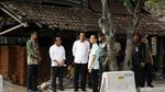 Jokowi dan Gibran Pantau Simulasi Kirab Pernikahan Kahiyang-Bobby