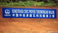 Terowongan kereta cepat di Walini itu juga tampak belum dimulai. Hanya ada tanda lokasi untuk pembangunan terowongan kereta cepat sudah terpasang menggunakan sebuah papan bercat biru bertulis KONTRUKSI CREC PROYEK TEROWONGAN WALINI