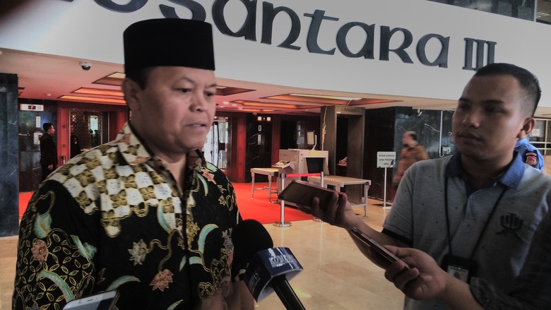 Wacana Patung Jokowi di NTT, HNW: Biasanya Itu untuk Orang Meninggal Wacana Patung Jokowi di NTT, HNW: Biasanya Itu untuk Orang Meninggal