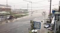 Dampak terberat dari topan tersebut berada di dekat kota Nha Trang, yang terletak sekitar 500 km selatan kota pesisir Danang, di mana pertemuan puncak Kerjasama Ekonomi Asia Pasifik (APEC) sedang berlangsung minggu ini. (Foto: Dok. @SINITSYN_NIKITA/via REUTERS)